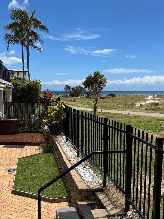 Sandcastles On Currumbin Beachfront, Gold Coast Exterior photo